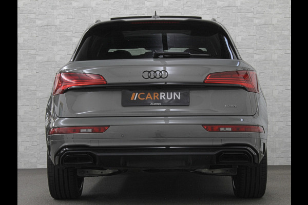 Audi Q5 55 367pk Competition RS Leder | ACC | Panorama | Lane Assist | 21" | Sfeerverlichting | Camera | Carplay | Stuurwielverwarming | Black Optic | Draadloos laden | Sportstoelen | 91000,= Nw.Pr. | 10-2024 | 23dkm! | Fabr. Garantie.