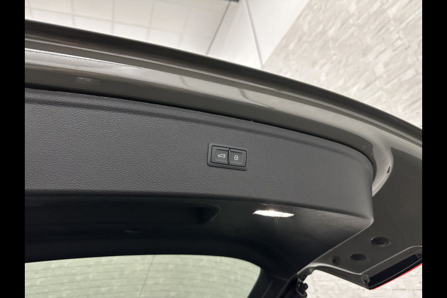 Audi Q5 55 367pk Competition RS Leder | ACC | Panorama | Lane Assist | 21" | Sfeerverlichting | Camera | Carplay | Stuurwielverwarming | Black Optic | Draadloos laden | Sportstoelen | 91000,= Nw.Pr. | 10-2024 | 23dkm! | Fabr. Garantie.