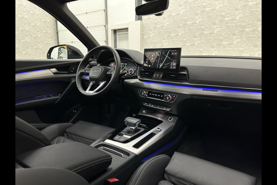 Audi Q5 55 367pk Competition RS Leder | ACC | Panorama | Lane Assist | 21" | Sfeerverlichting | Camera | Carplay | Stuurwielverwarming | Black Optic | Draadloos laden | Sportstoelen | 91000,= Nw.Pr. | 10-2024 | 23dkm! | Fabr. Garantie.