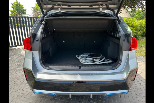 BMW iX1 xDrive30 Launch Edition 67 kWh | M-Pakket | Trekhaak | Camera | Leer | NL-Auto |
