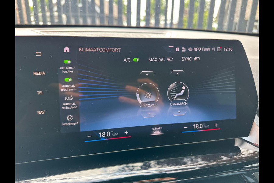 BMW iX1 xDrive30 Launch Edition 67 kWh | M-Pakket | Trekhaak | Camera | Leer | NL-Auto |