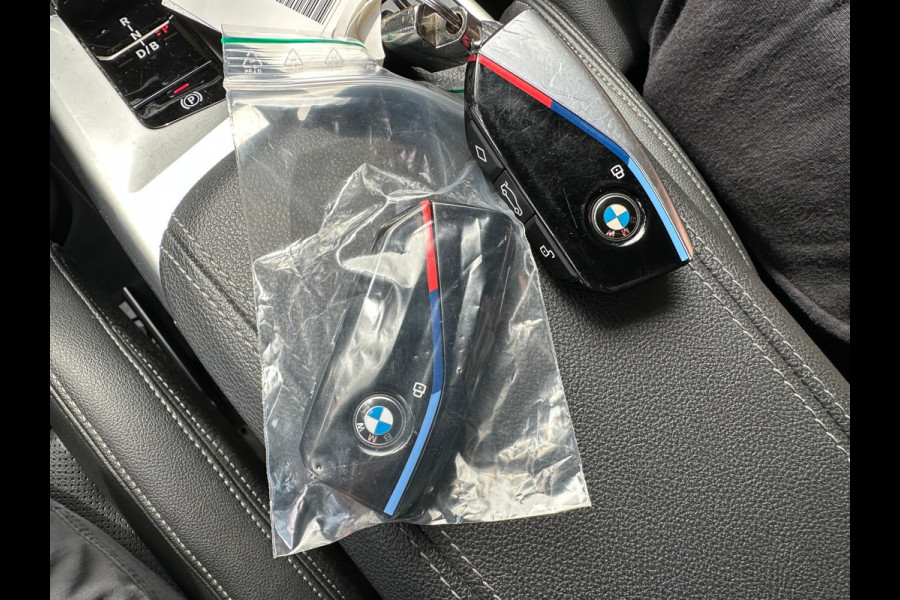 BMW iX1 xDrive30 Launch Edition 67 kWh | M-Pakket | Trekhaak | Camera | Leer | NL-Auto |