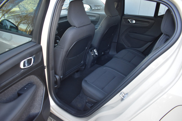 Volvo EX40 Extended Range Business edition 82 kWh | ACC | Blis | Climate pack | Camera | 19 "LMV