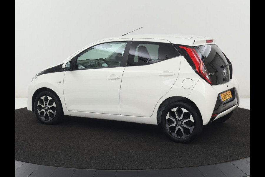 Toyota Aygo 1.0 VVT-i x-joy | Carplay | Camera | Cruise control | Climate control | Bluetooth | DAB