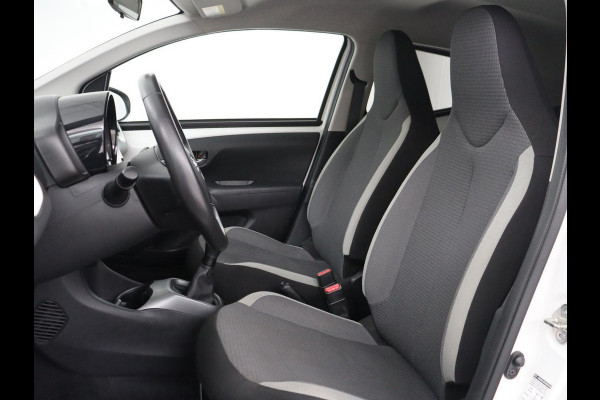 Toyota Aygo 1.0 VVT-i x-joy | Carplay | Camera | Cruise control | Climate control | Bluetooth | DAB