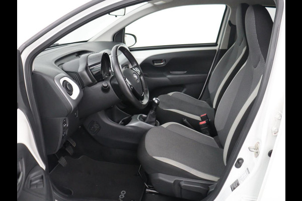 Toyota Aygo 1.0 VVT-i x-joy | Carplay | Camera | Cruise control | Climate control | Bluetooth | DAB