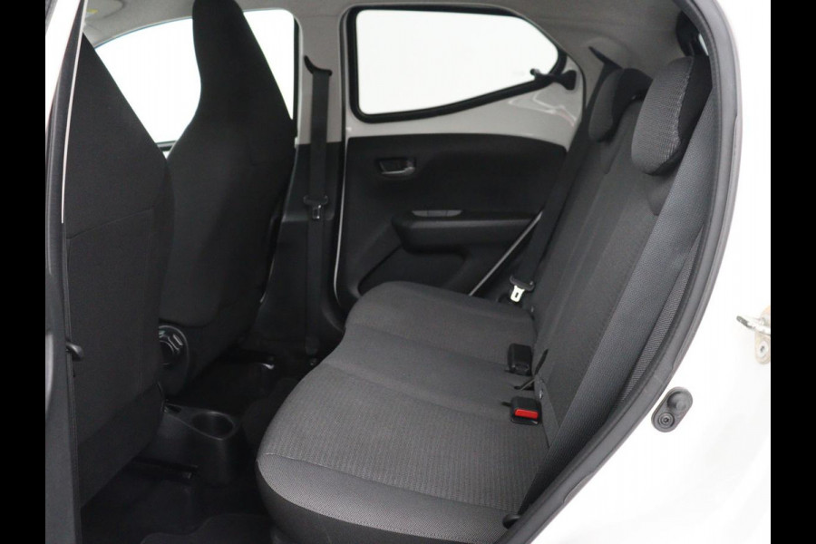 Toyota Aygo 1.0 VVT-i x-joy | Carplay | Camera | Cruise control | Climate control | Bluetooth | DAB