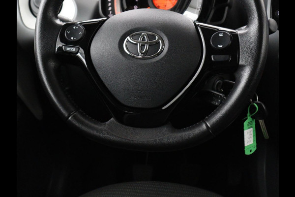 Toyota Aygo 1.0 VVT-i x-joy | Carplay | Camera | Cruise control | Climate control | Bluetooth | DAB
