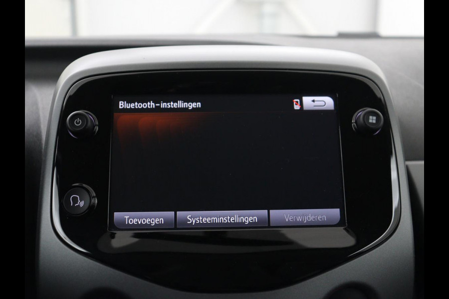 Toyota Aygo 1.0 VVT-i x-joy | Carplay | Camera | Cruise control | Climate control | Bluetooth | DAB