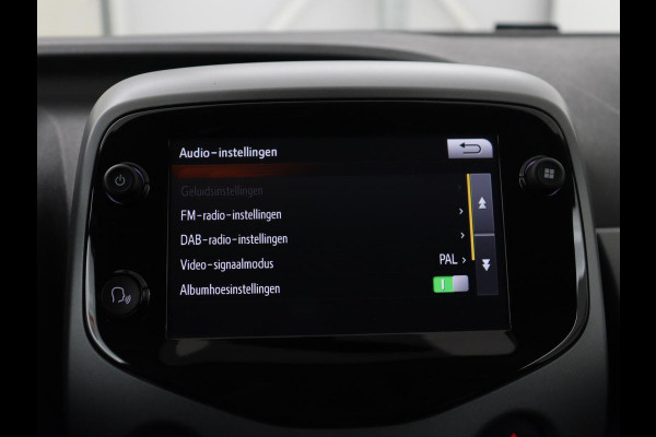 Toyota Aygo 1.0 VVT-i x-joy | Carplay | Camera | Cruise control | Climate control | Bluetooth | DAB