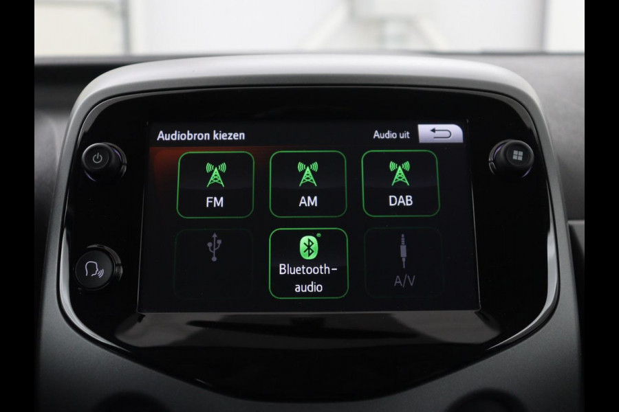 Toyota Aygo 1.0 VVT-i x-joy | Carplay | Camera | Cruise control | Climate control | Bluetooth | DAB