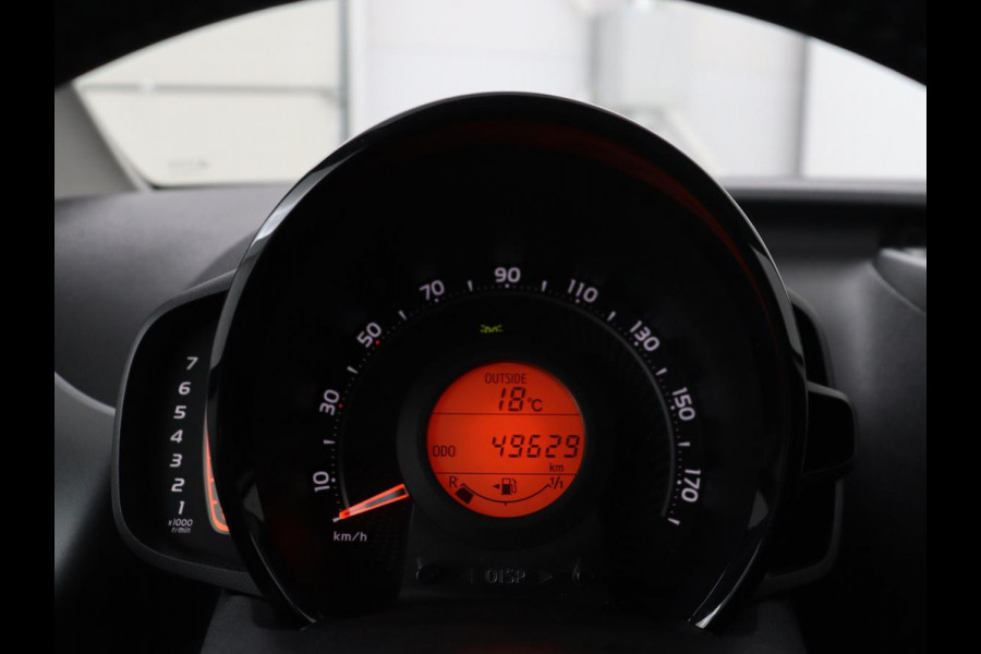 Toyota Aygo 1.0 VVT-i x-joy | Carplay | Camera | Cruise control | Climate control | Bluetooth | DAB