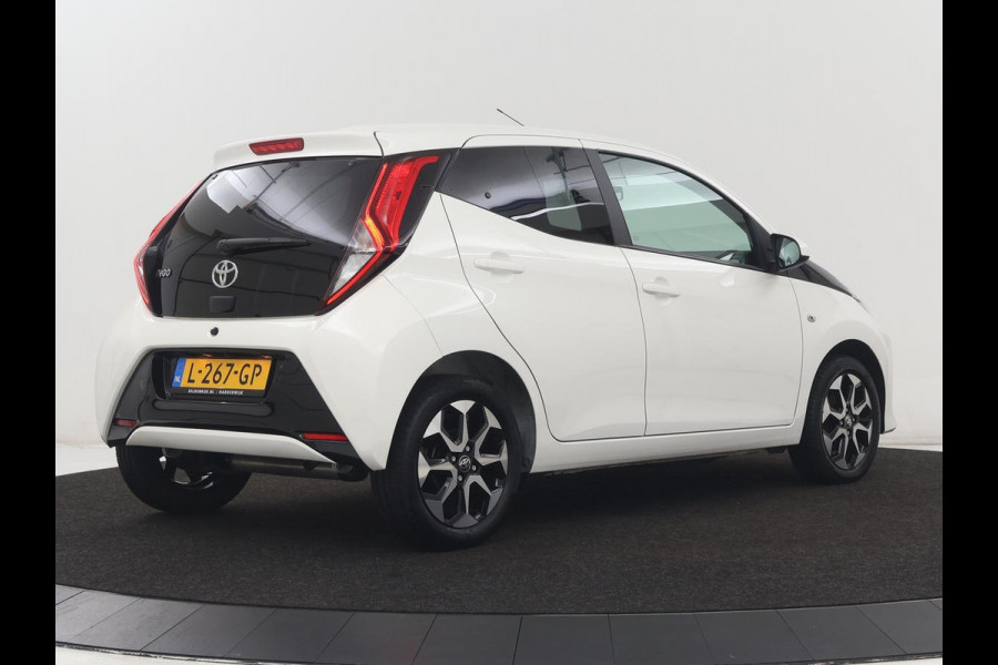 Toyota Aygo 1.0 VVT-i x-joy | Carplay | Camera | Cruise control | Climate control | Bluetooth | DAB