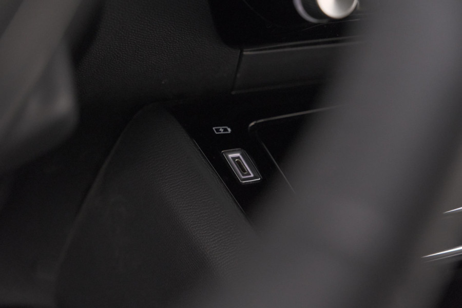Peugeot e-208 EV Allure 50 kWh | 97,3% SOH | 11 KW Laadfunctie | Adaptieve Cruise Control |  Parkeersensoren | Apple Carplay