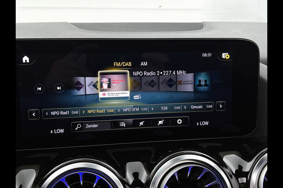 Mercedes-Benz B-Klasse 250 e AMG Plug-In Hybride AMG Line | Panoramadak | Multispaaks velgen | Memory Pakket | Trekhaak Inclusief 24 maanden MB Certified garantie voor Europa.