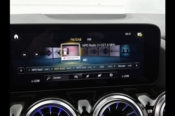 Mercedes-Benz B-Klasse 250 e AMG Plug-In Hybride AMG Line | Panoramadak | Multispaaks velgen | Memory Pakket | Trekhaak Inclusief 24 maanden MB Certified garantie voor Europa.