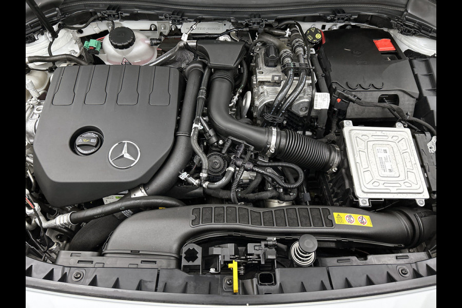 Mercedes-Benz B-Klasse 250 e AMG Plug-In Hybride AMG Line | Panoramadak | Multispaaks velgen | Memory Pakket | Trekhaak Inclusief 24 maanden MB Certified garantie voor Europa.