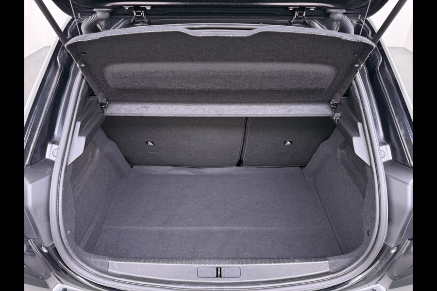 Peugeot e-208 EV Allure Pack 50kWh SOH 89% Stoelverwarming 3D-Navi 360°Camera Apple Carplay Android Auto Keyless Lmv Privacy Glas Led Bluetooth Isofix DAB+ Rijstrooksensor