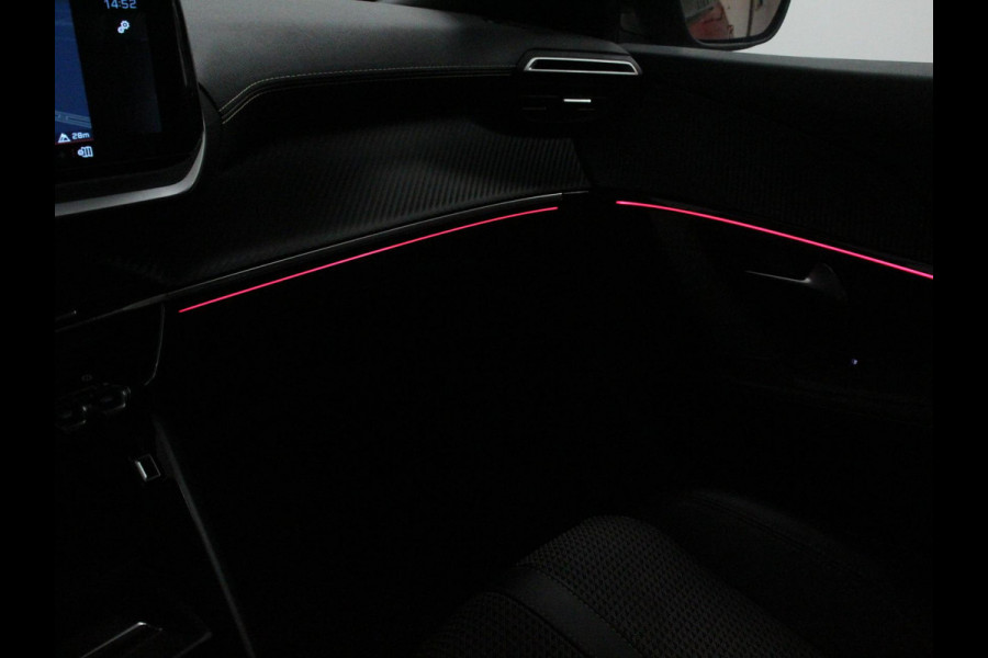Peugeot 2008 1.2 PureTech 130 GT Cimate control Cruise control LED Achteruitrij camera Navigatie Parkeersensor achter Lichtmetalen velgen Led Dab