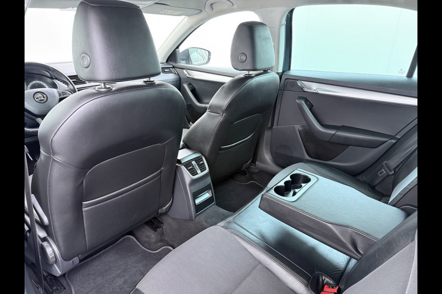 Škoda Octavia 1.0TSI 116PK Stoelverwarming Trekhaak Apple Carplay Android Auto Navi Ecc Cruise Control Pdc Lmv 17" Led WLAN Bluetooth Isofix Dealeronderhouden 1.300KG Trekgewicht 1e Eigenaar Origineel Nederlandse Auto