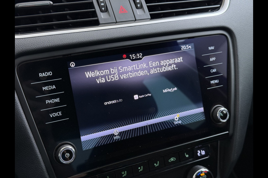 Škoda Octavia 1.0TSI 116PK Stoelverwarming Trekhaak Apple Carplay Android Auto Navi Ecc Cruise Control Pdc Lmv 17" Led WLAN Bluetooth Isofix Dealeronderhouden 1.300KG Trekgewicht 1e Eigenaar Origineel Nederlandse Auto
