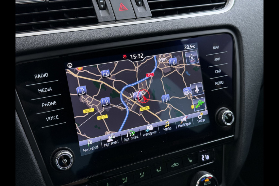 Škoda Octavia 1.0TSI 116PK Stoelverwarming Trekhaak Apple Carplay Android Auto Navi Ecc Cruise Control Pdc Lmv 17" Led WLAN Bluetooth Isofix Dealeronderhouden 1.300KG Trekgewicht 1e Eigenaar Origineel Nederlandse Auto