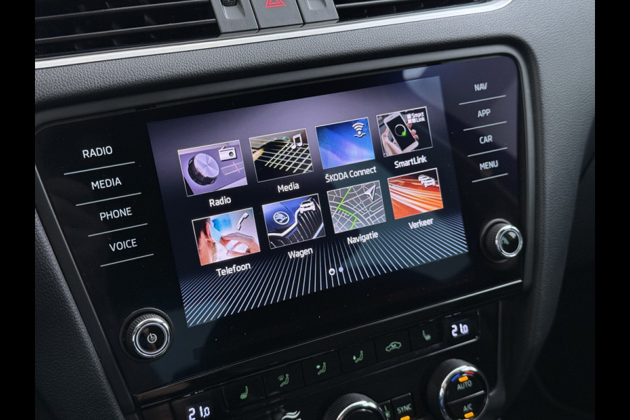 Škoda Octavia 1.0TSI 116PK Stoelverwarming Trekhaak Apple Carplay Android Auto Navi Ecc Cruise Control Pdc Lmv 17" Led WLAN Bluetooth Isofix Dealeronderhouden 1.300KG Trekgewicht 1e Eigenaar Origineel Nederlandse Auto