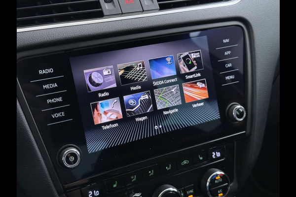 Škoda Octavia 1.0TSI 116PK Stoelverwarming Trekhaak Apple Carplay Android Auto Navi Ecc Cruise Control Pdc Lmv 17" Led WLAN Bluetooth Isofix Dealeronderhouden 1.300KG Trekgewicht 1e Eigenaar Origineel Nederlandse Auto