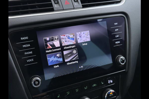 Škoda Octavia 1.0TSI 116PK Stoelverwarming Trekhaak Apple Carplay Android Auto Navi Ecc Cruise Control Pdc Lmv 17" Led WLAN Bluetooth Isofix Dealeronderhouden 1.300KG Trekgewicht 1e Eigenaar Origineel Nederlandse Auto