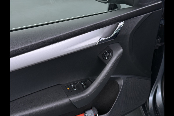 Škoda Octavia 1.0TSI 116PK Stoelverwarming Trekhaak Apple Carplay Android Auto Navi Ecc Cruise Control Pdc Lmv 17" Led WLAN Bluetooth Isofix Dealeronderhouden 1.300KG Trekgewicht 1e Eigenaar Origineel Nederlandse Auto
