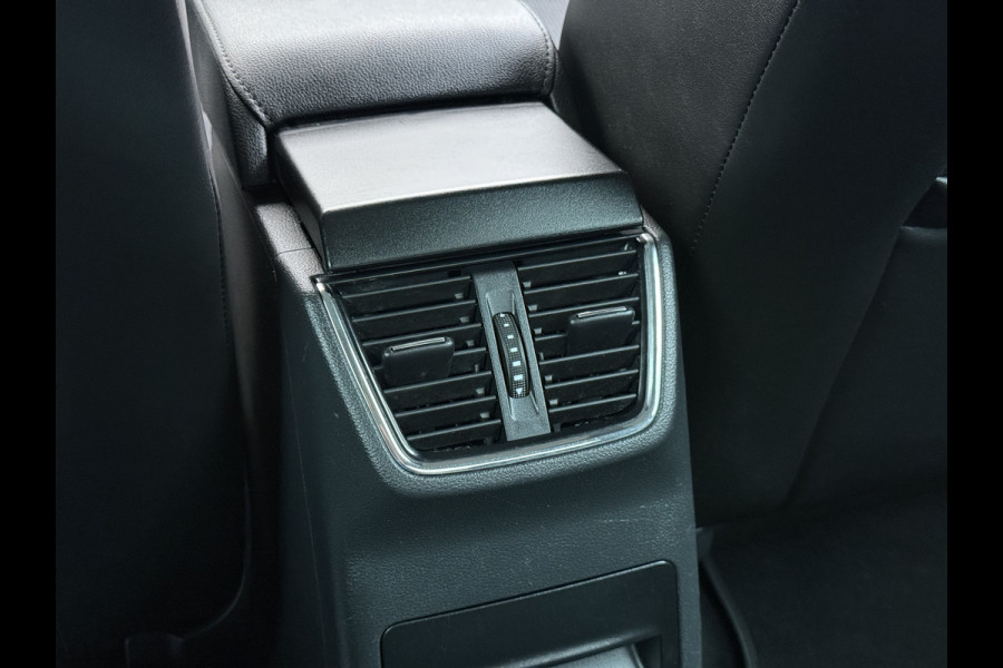Škoda Octavia 1.0TSI 116PK Stoelverwarming Trekhaak Apple Carplay Android Auto Navi Ecc Cruise Control Pdc Lmv 17" Led WLAN Bluetooth Isofix Dealeronderhouden 1.300KG Trekgewicht 1e Eigenaar Origineel Nederlandse Auto
