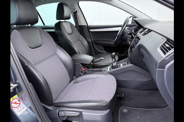 Škoda Octavia 1.0TSI 116PK Stoelverwarming Trekhaak Apple Carplay Android Auto Navi Ecc Cruise Control Pdc Lmv 17" Led WLAN Bluetooth Isofix Dealeronderhouden 1.300KG Trekgewicht 1e Eigenaar Origineel Nederlandse Auto