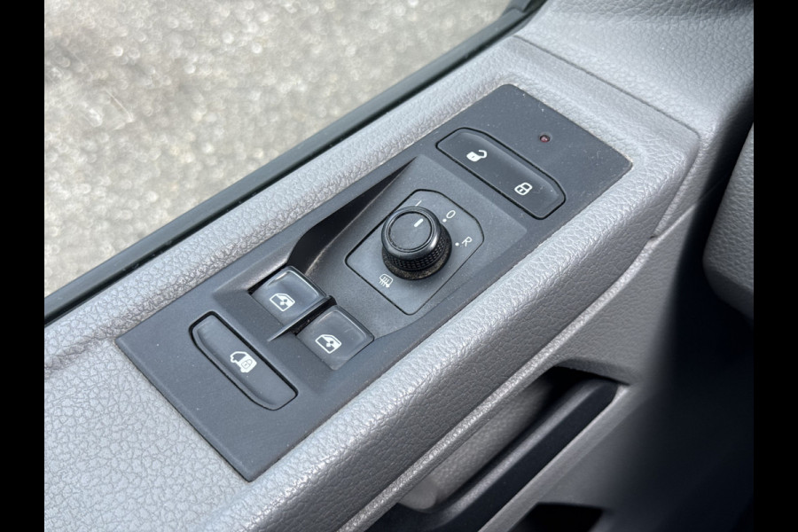 Volkswagen Transporter 2.0 TDI L1H1 28 | Led | Trekhaak | Navi | Carplay | Camera