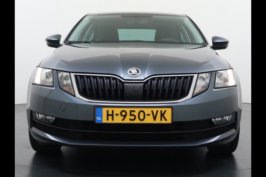 Škoda Octavia 1.0TSI 116PK Stoelverwarming Trekhaak Apple Carplay Android Auto Navi Ecc Cruise Control Pdc Lmv 17" Led WLAN Bluetooth Isofix Dealeronderhouden 1.300KG Trekgewicht 1e Eigenaar Origineel Nederlandse Auto