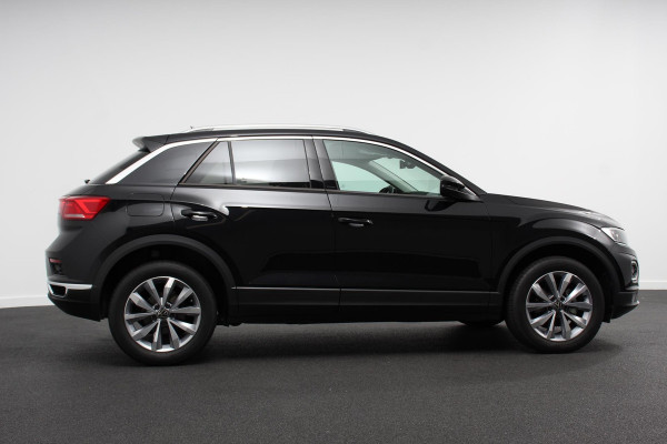 Volkswagen T-Roc 1.5 TSI 150pk DSG Style Navigatie Apple Carplay Android Auto Camera Parkeersensoren Adaptive Cruise Control Stoelverwarming Climate Control Lichtmetalen velgen