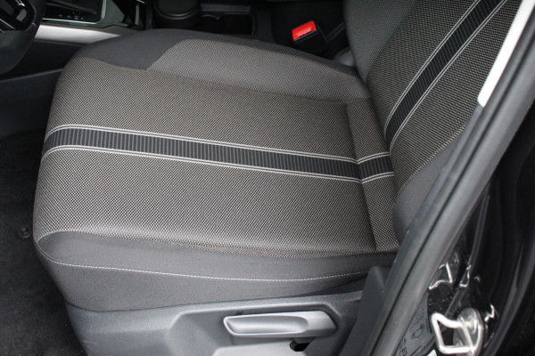 Volkswagen T-Roc 1.5 TSI 150pk DSG Style Navigatie Apple Carplay Android Auto Camera Parkeersensoren Adaptive Cruise Control Stoelverwarming Climate Control Lichtmetalen velgen