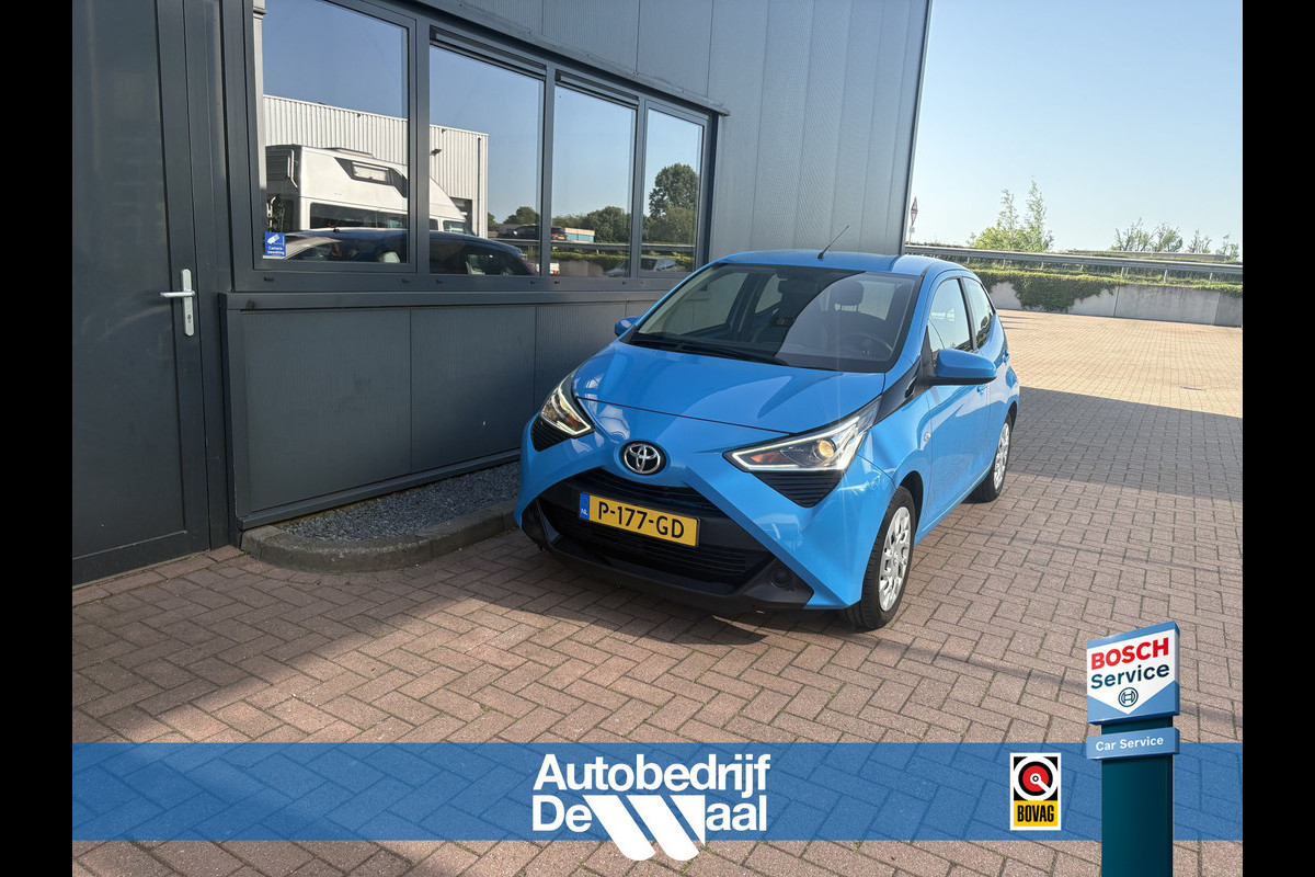 Toyota Aygo 1.0 VVT-i X-Play Automaat 5-drs. CAMERA/CARPLAY/MEDIA/LIMITER
