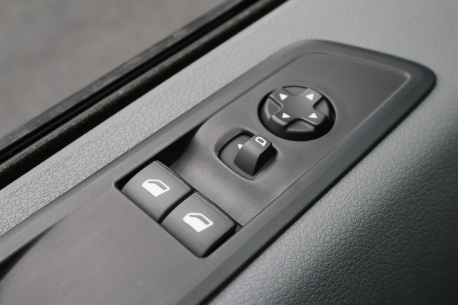 Peugeot Expert 1.5 BlueHDI 100 L2H1 Standard Premium 3-zits, Apple Carplay, Trekhaak, Cruise, PDC