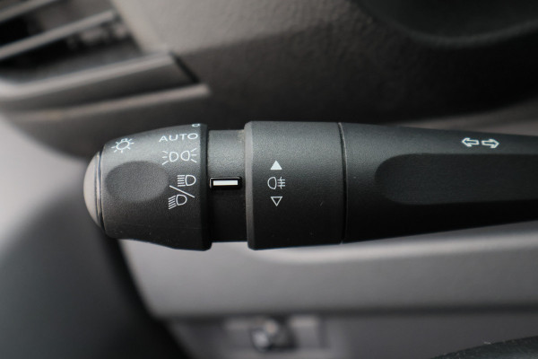 Peugeot Expert 1.5 BlueHDI 100 L2H1 Standard Premium 3-zits, Apple Carplay, Trekhaak, Cruise, PDC