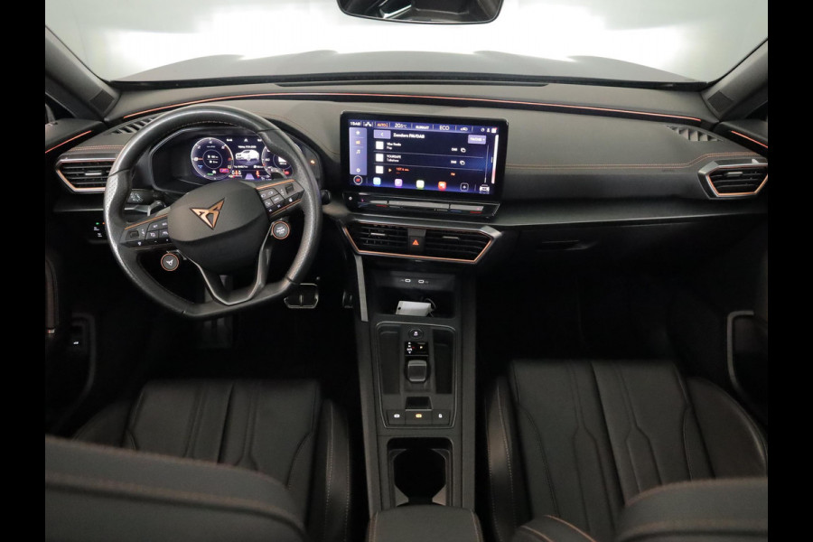 CUPRA Formentor 1.4 e-Hybrid VZ Copper Edition 245 pk | Schaalstoelen | SOH 93%| Panoramadak | Parkeersensoren (Park assist) | Achteruitrijcamera | Lederen bekleding | Stoelverwarming |