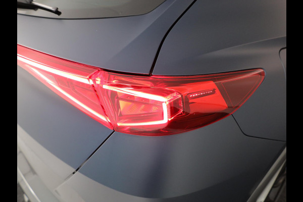 CUPRA Formentor 1.4 e-Hybrid VZ Copper Edition 245 pk | Schaalstoelen | SOH 93%| Panoramadak | Parkeersensoren (Park assist) | Achteruitrijcamera | Lederen bekleding | Stoelverwarming |