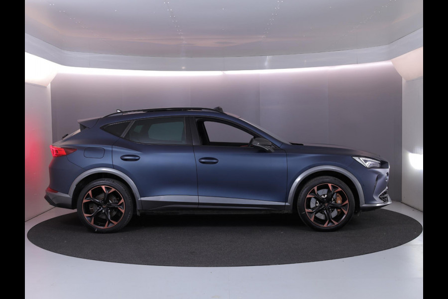CUPRA Formentor 1.4 e-Hybrid VZ Copper Edition 245 pk | Schaalstoelen | SOH 93%| Panoramadak | Parkeersensoren (Park assist) | Achteruitrijcamera | Lederen bekleding | Stoelverwarming |