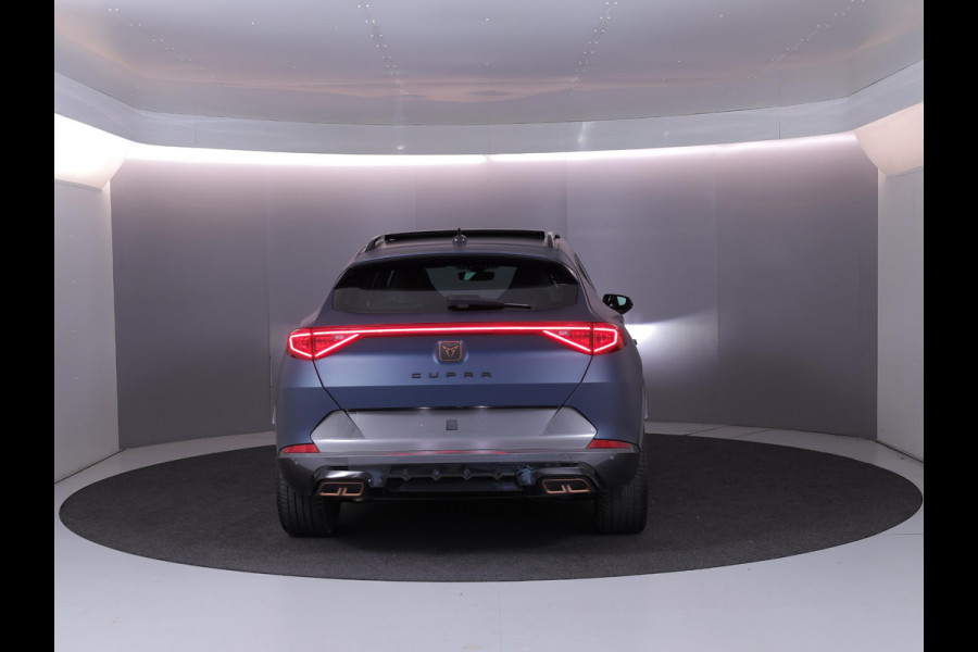 CUPRA Formentor 1.4 e-Hybrid VZ Copper Edition 245 pk | Schaalstoelen | SOH 93%| Panoramadak | Parkeersensoren (Park assist) | Achteruitrijcamera | Lederen bekleding | Stoelverwarming |