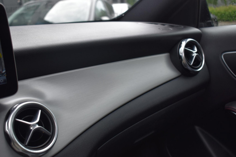 Mercedes-Benz GLA 180 Business Solution AMG Pano Keyless Camera