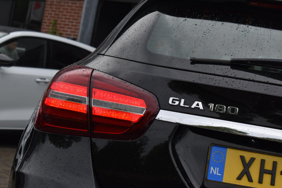 Mercedes-Benz GLA 180 Business Solution AMG Pano Keyless Camera