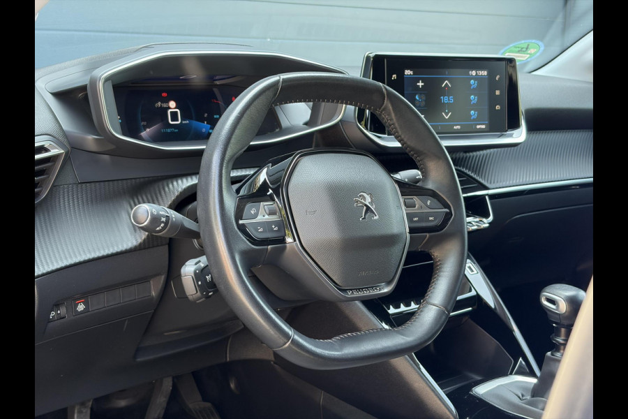 Peugeot 208 1.2 PureTech Allure Carplay,Camera,6 Bak,Stoelverw-Koeling,D-riem vv in 2025,Pdc,Clima,Cruise,Lm velgen,N.A.P,Rijstrooksensor,Nieuwe Apk bij Aflevering