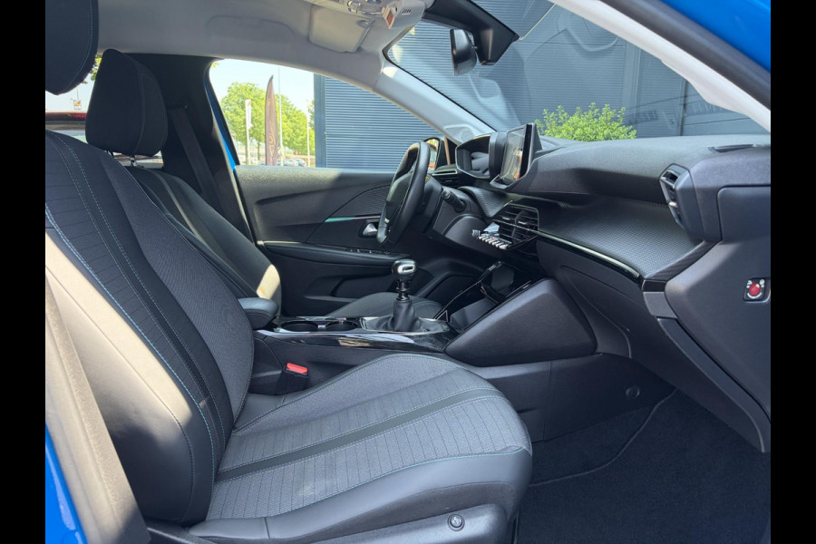 Peugeot 208 1.2 PureTech Allure Carplay,Camera,6 Bak,Stoelverw-Koeling,D-riem vv in 2025,Pdc,Clima,Cruise,Lm velgen,N.A.P,Rijstrooksensor,Nieuwe Apk bij Aflevering