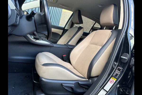 Lexus CT 200h Business Line Pro | Camera | Stoelverwarming | Leder | Bi-Tone | Keyless | Prijs Rijklaar!!