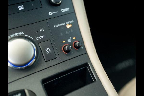 Lexus CT 200h Business Line Pro | Camera | Stoelverwarming | Leder | Bi-Tone | Keyless | Prijs Rijklaar!!