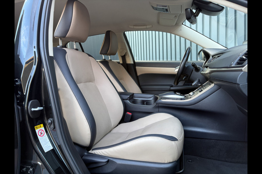Lexus CT 200h Business Line Pro | Camera | Stoelverwarming | Leder | Bi-Tone | Keyless | Prijs Rijklaar!!